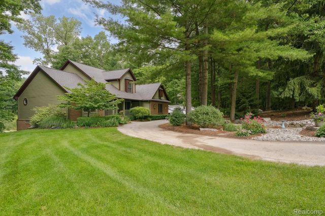 599 Nakomis Trail, Orion Charter Township, MI 48362