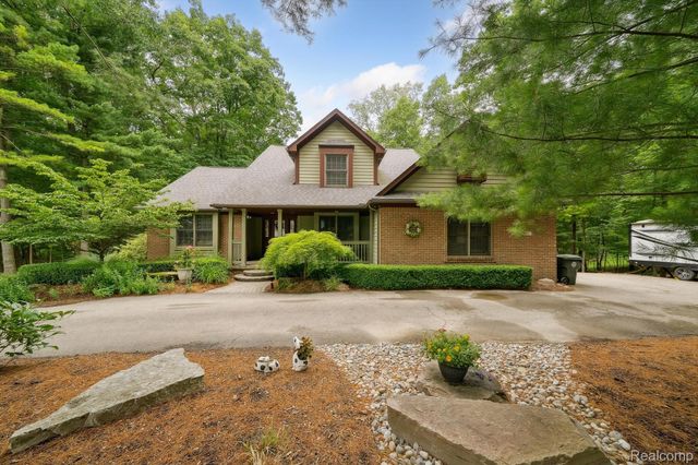 599 Nakomis Trail, Orion Charter Township, MI 48362