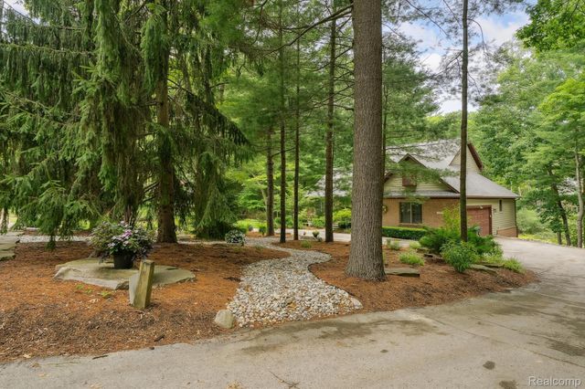 599 Nakomis Trail, Orion Charter Township, MI 48362