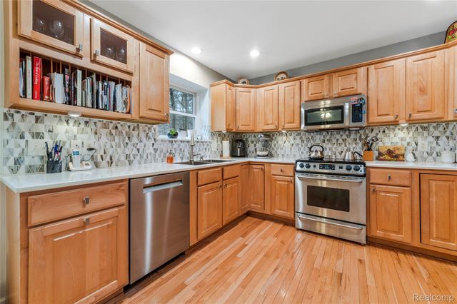 599 Nakomis Trail, Orion Charter Township, MI 48362