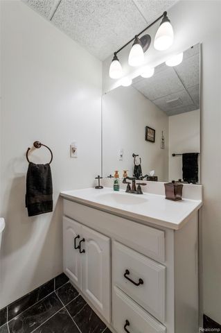 599 Nakomis Trail, Orion Charter Township, MI 48362