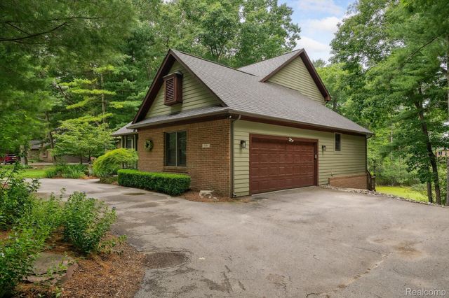 599 Nakomis Trail, Orion Charter Township, MI 48362