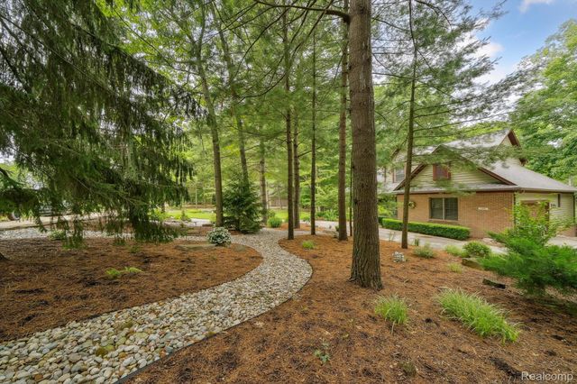 599 Nakomis Trail, Orion Charter Township, MI 48362