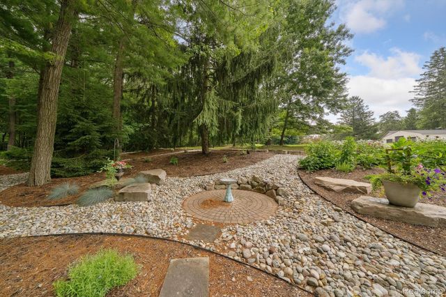 599 Nakomis Trail, Orion Charter Township, MI 48362