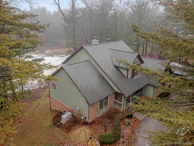 599 Nakomis Trail, Orion Charter Township, MI 48362