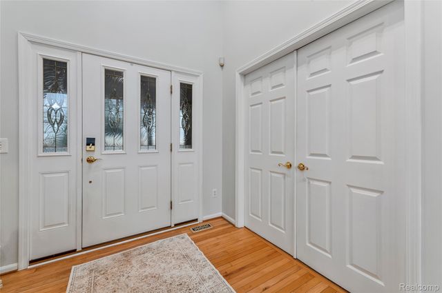 599 Nakomis Trail, Orion Charter Township, MI 48362