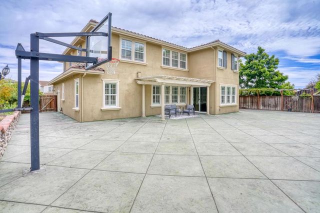 5582 Castello Court, Dublin, CA 94568