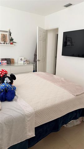 1323 NE 182nd St, North Miami Beach, FL 33162