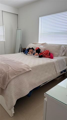 1323 NE 182nd St, North Miami Beach, FL 33162