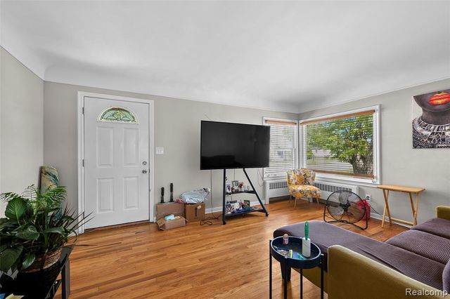 24740 Saxony Avenue, Eastpointe, MI 48021