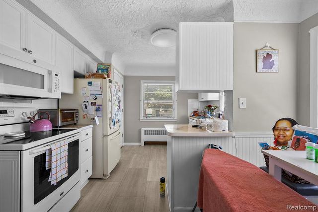 24740 Saxony Avenue, Eastpointe, MI 48021