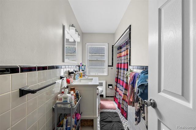 24740 Saxony Avenue, Eastpointe, MI 48021