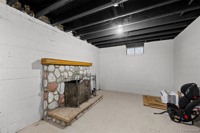 24740 Saxony Avenue, Eastpointe, MI 48021