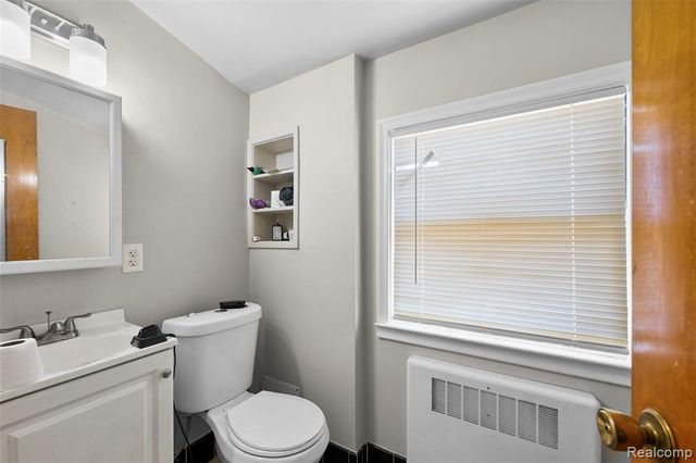 24740 Saxony Avenue, Eastpointe, MI 48021