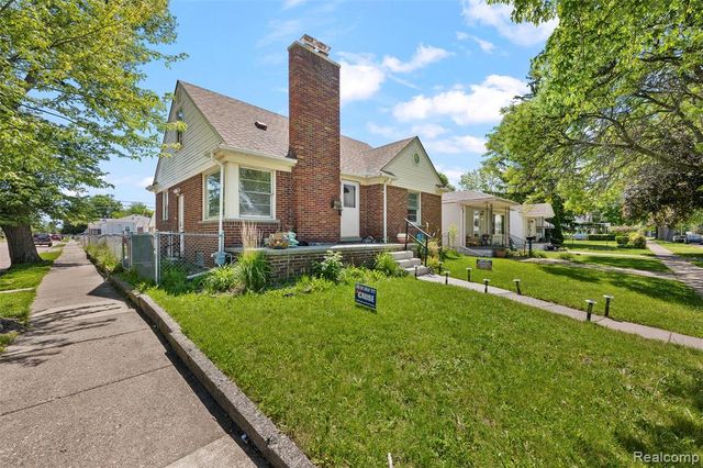 24740 Saxony Avenue, Eastpointe, MI 48021