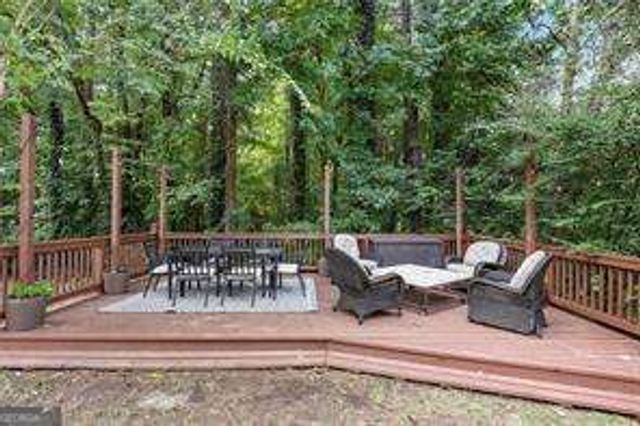 2084 Hatteras Way NW, Atlanta, GA 30318