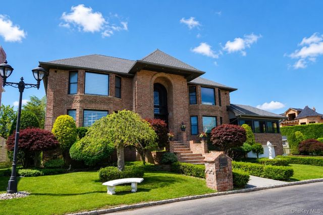 5 Nicolosi Drive, Staten Island, NY 10312