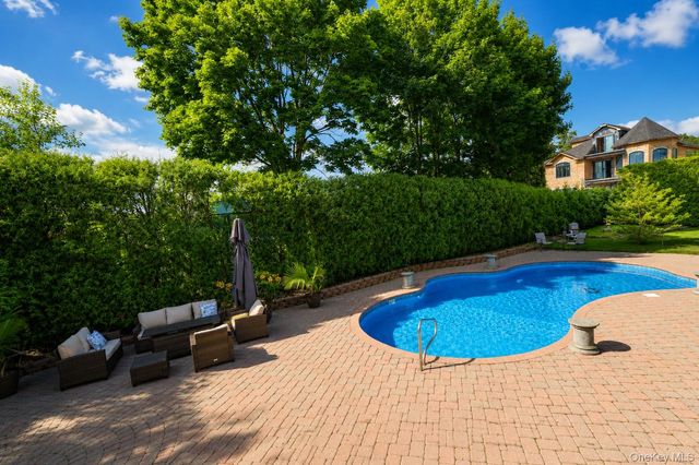 5 Nicolosi Drive, Staten Island, NY 10312