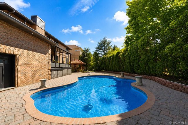 5 Nicolosi Drive, Staten Island, NY 10312