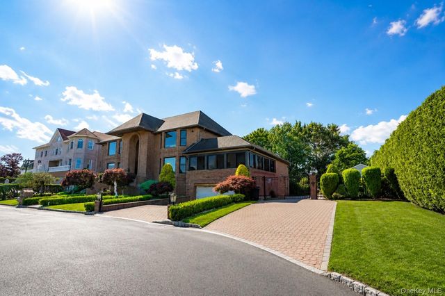 5 Nicolosi Drive, Staten Island, NY 10312