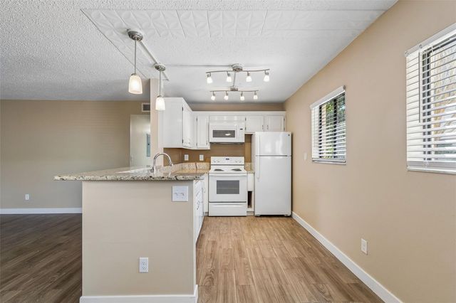 3300 FOX CHASE CIRCLE N 202, Palm Harbor, FL 34683