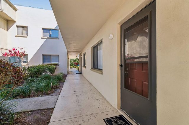 3300 FOX CHASE CIRCLE N 202, Palm Harbor, FL 34683