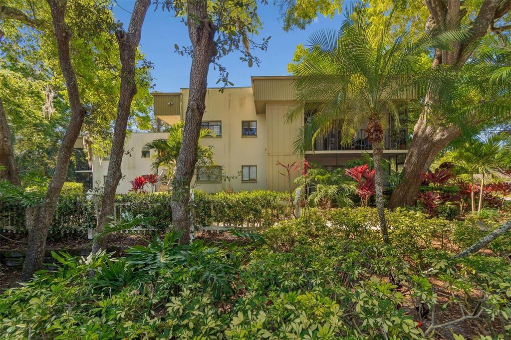 Image 4 of property listing at 3300 FOX CHASE CIRCLE N 202, Palm Harbor, FL 34683