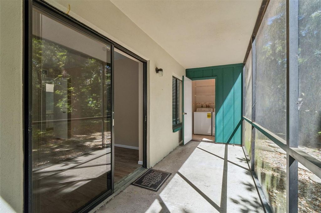 Image 43 of property listing at 3300 FOX CHASE CIRCLE N 202, Palm Harbor, FL 34683