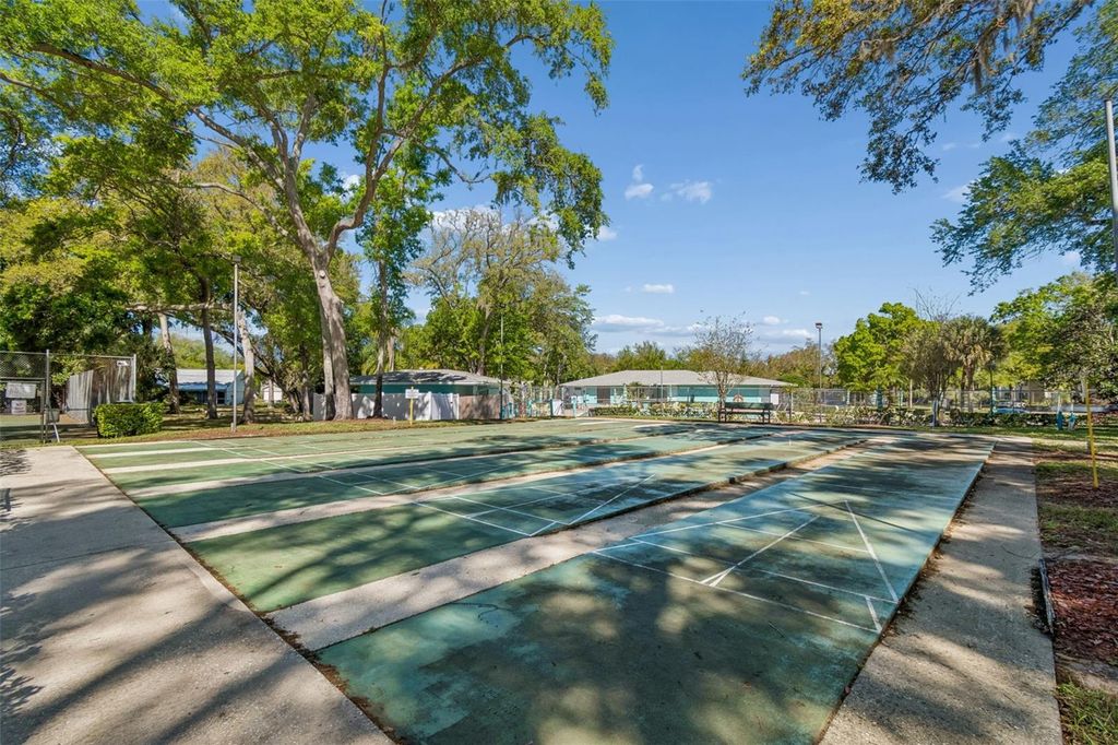 Image 51 of property listing at 3300 FOX CHASE CIRCLE N 202, Palm Harbor, FL 34683