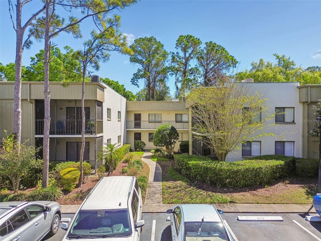 Image 66 of property listing at 3300 FOX CHASE CIRCLE N 202, Palm Harbor, FL 34683