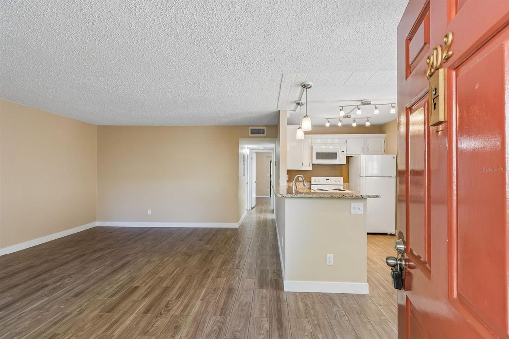 Image 9 of property listing at 3300 FOX CHASE CIRCLE N 202, Palm Harbor, FL 34683