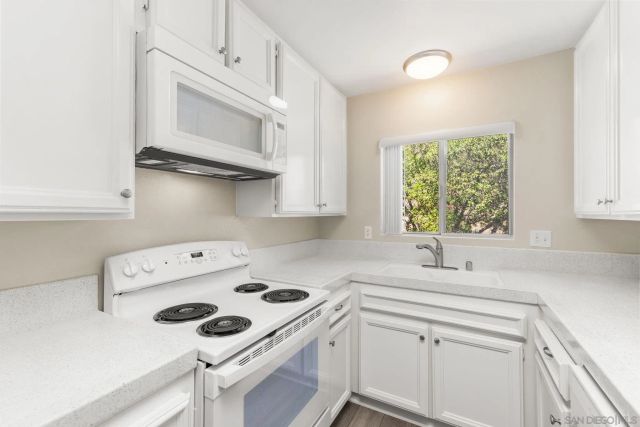 10524 Caminito Rimini, San Diego, CA 92129