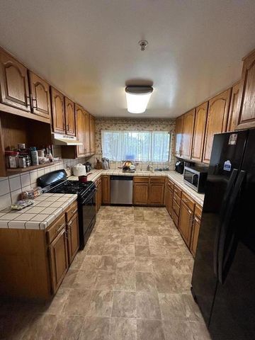 14 Madonna Drive, Salinas, CA 93906