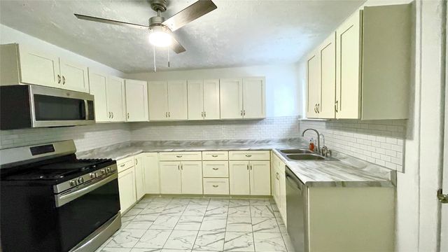 1017 W 20TH Street, Erie, PA 16502