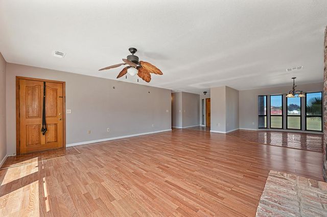 7495 Passalis Ln, Sacramento, CA 95829