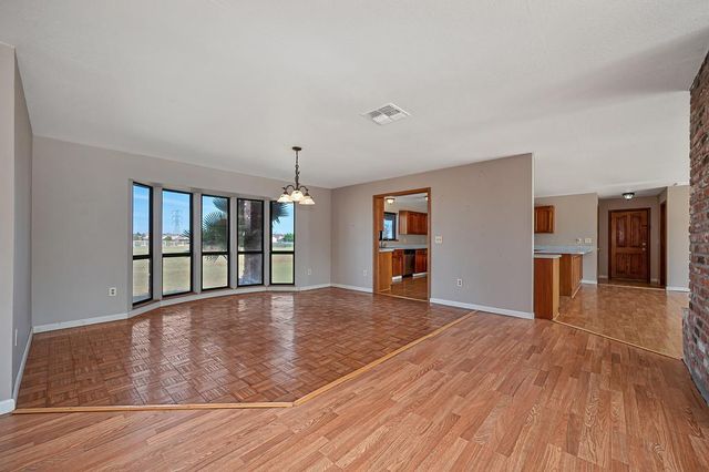 7495 Passalis Ln, Sacramento, CA 95829