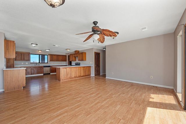 7495 Passalis Ln, Sacramento, CA 95829