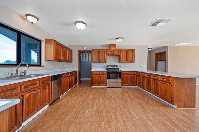 7495 Passalis Ln, Sacramento, CA 95829
