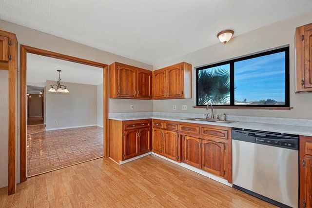 7495 Passalis Ln, Sacramento, CA 95829
