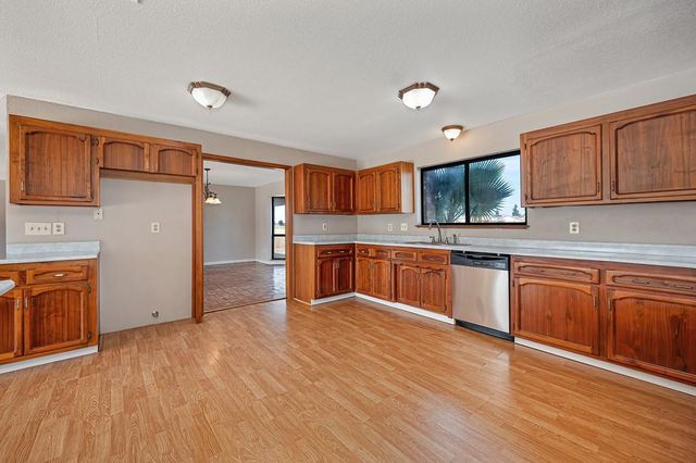 7495 Passalis Ln, Sacramento, CA 95829