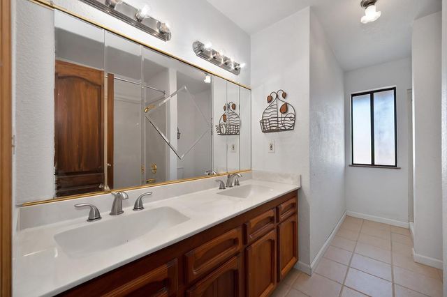 7495 Passalis Ln, Sacramento, CA 95829