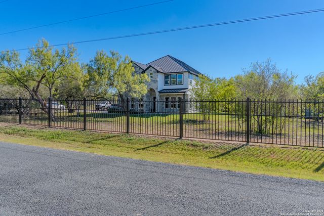19026 County Road 5741, Castroville, TX 78009