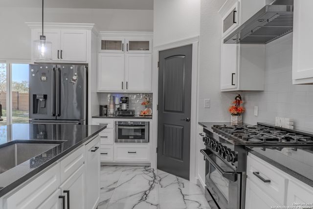 19026 County Road 5741, Castroville, TX 78009