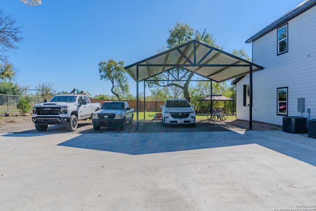 19026 County Road 5741, Castroville, TX 78009