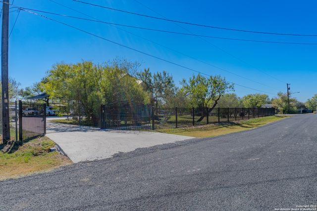 19026 County Road 5741, Castroville, TX 78009