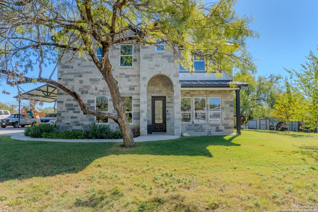 19026 County Road 5741, Castroville, TX 78009