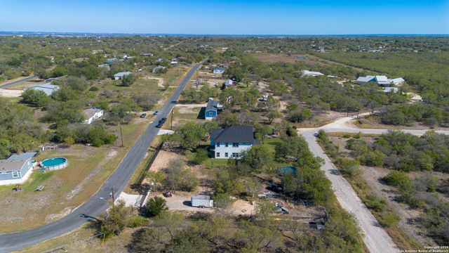 19026 County Road 5741, Castroville, TX 78009