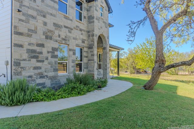 19026 County Road 5741, Castroville, TX 78009