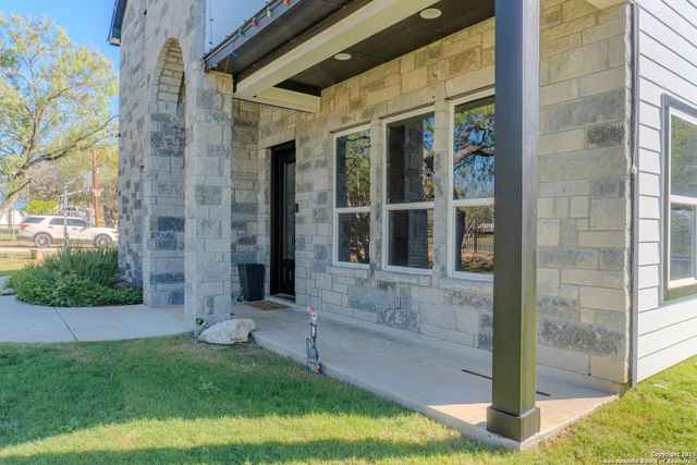 19026 County Road 5741, Castroville, TX 78009