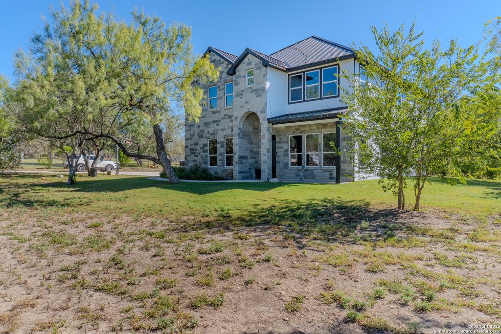 19026 County Road 5741, Castroville, TX 78009